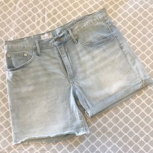 GAP 1969 SEXY BOYFRIEND SHORTS light wash